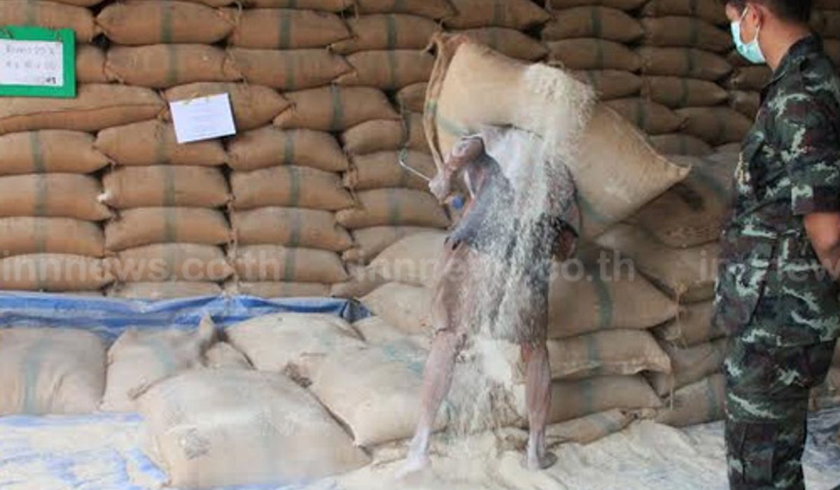 ตรวจโกดังข้าวเจอกระสอบเปื่อยเมล็ดข้าวแตกหัก