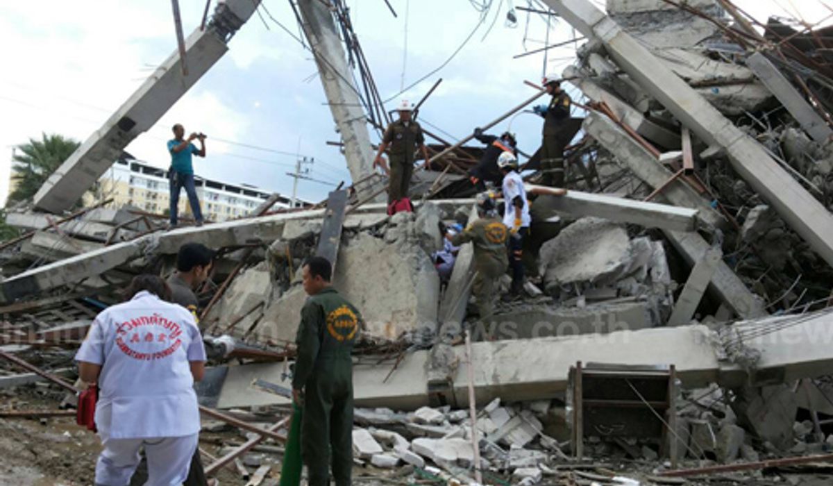 ตึกก่อสร้าง6ชั้นรังสิตถล่มคนงานติดใต้ซากดับแล้ว2