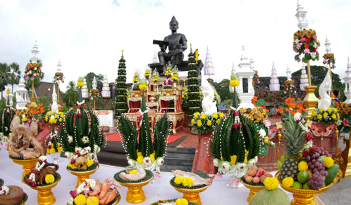 สุโขทัยบวงสรวงพ่อขุนฯก่อนเปิดงานลอยกระทง