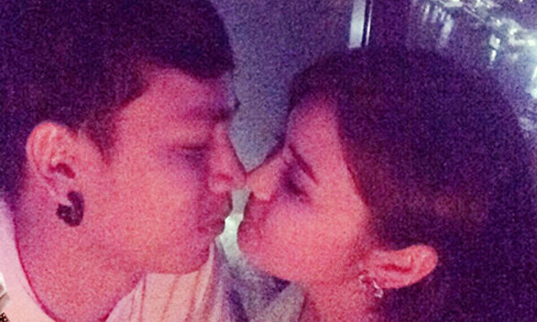 ชมพู่ ก่อนบ่าย รักล้นอกโชว์ภาพจูจุ๊บแฟน