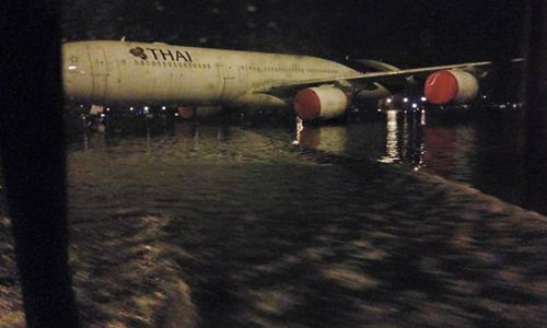 ฝนถล่มกรุง แห่แชร์สนามบินดอนเมืองน้ำท่วม เที่ยวบินดีเลย์หนัก