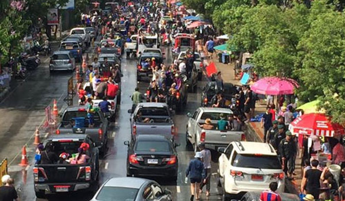 รอบคูเมืองเชียงใหม่คึก-ร่วมแห่ไม้ค้ำสลีแน่น