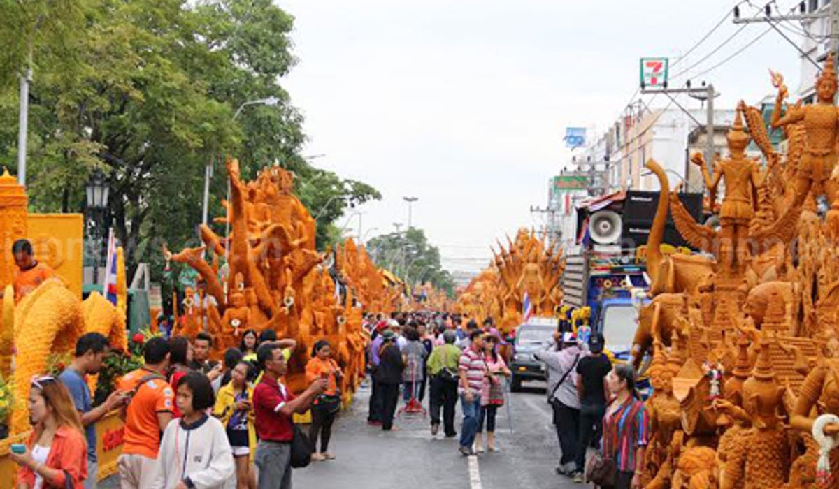 อุบลฯโคราชคึกแห่เทียนพรรษาตระการตา-ทั่วไทยแห่ทำบุญ