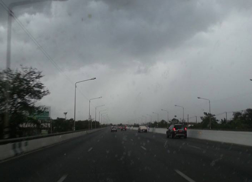 พยากรณ์ช่วงเที่ยงไทยยังคงมีฝนตก-กทม.60%