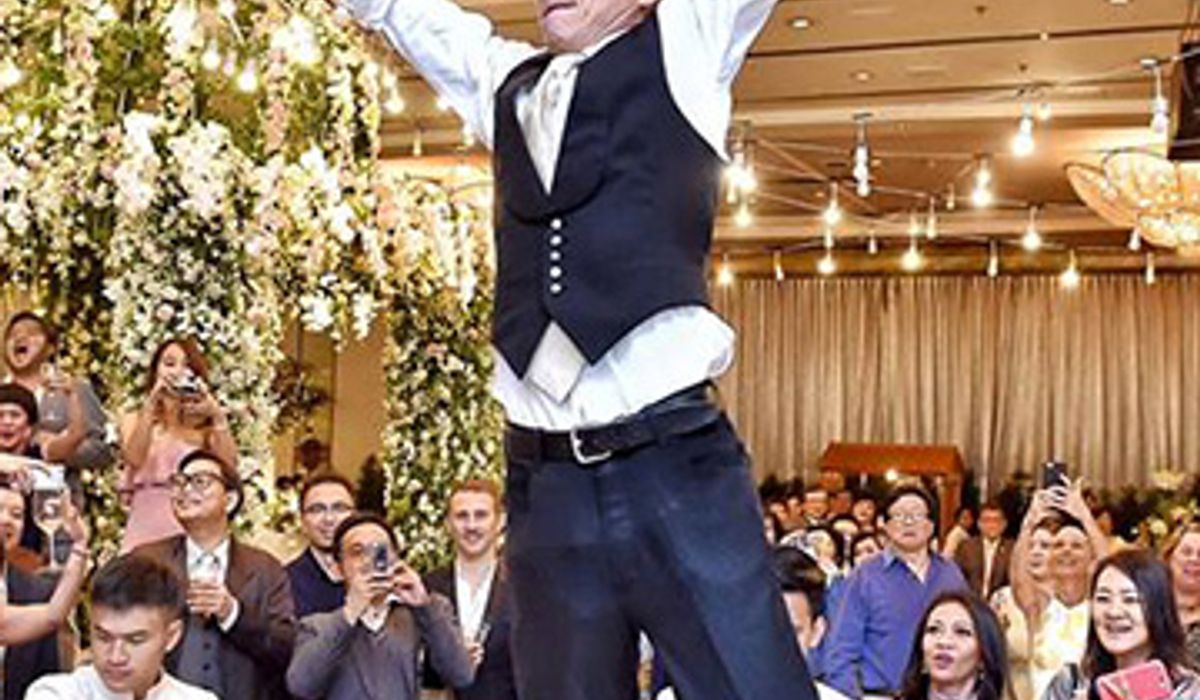 วิจารณ์ยับคลิปน้อยวงพรูฟินโดดร้องเพลงบนโต๊ะอาหาร