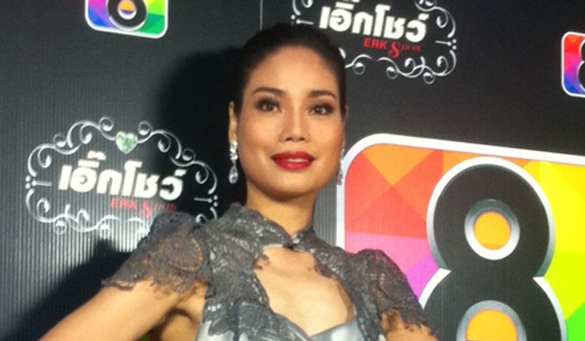 ยุ้ยฟุ้งสอนเดินแบบรุ่งอุบเงินทุน-ตปท.ทาบเด็กในสังกัด