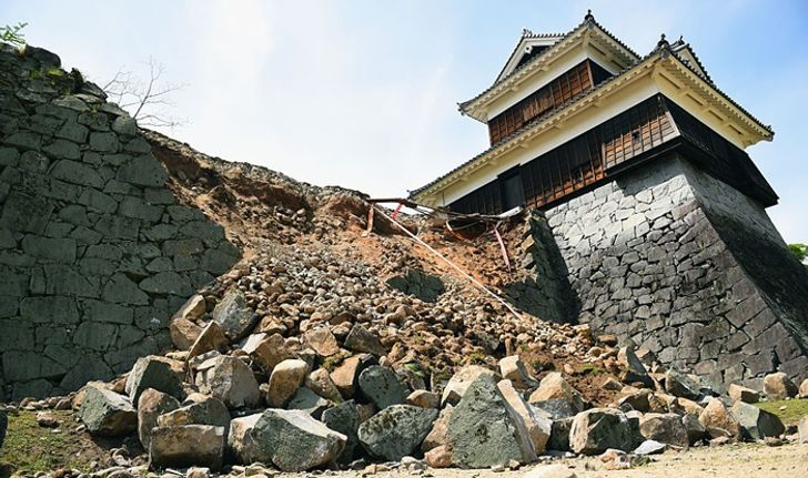 ภาพความเสียหาย ปราสาทคุมะโมโตะ หลังแผ่นดินไหว 6.4