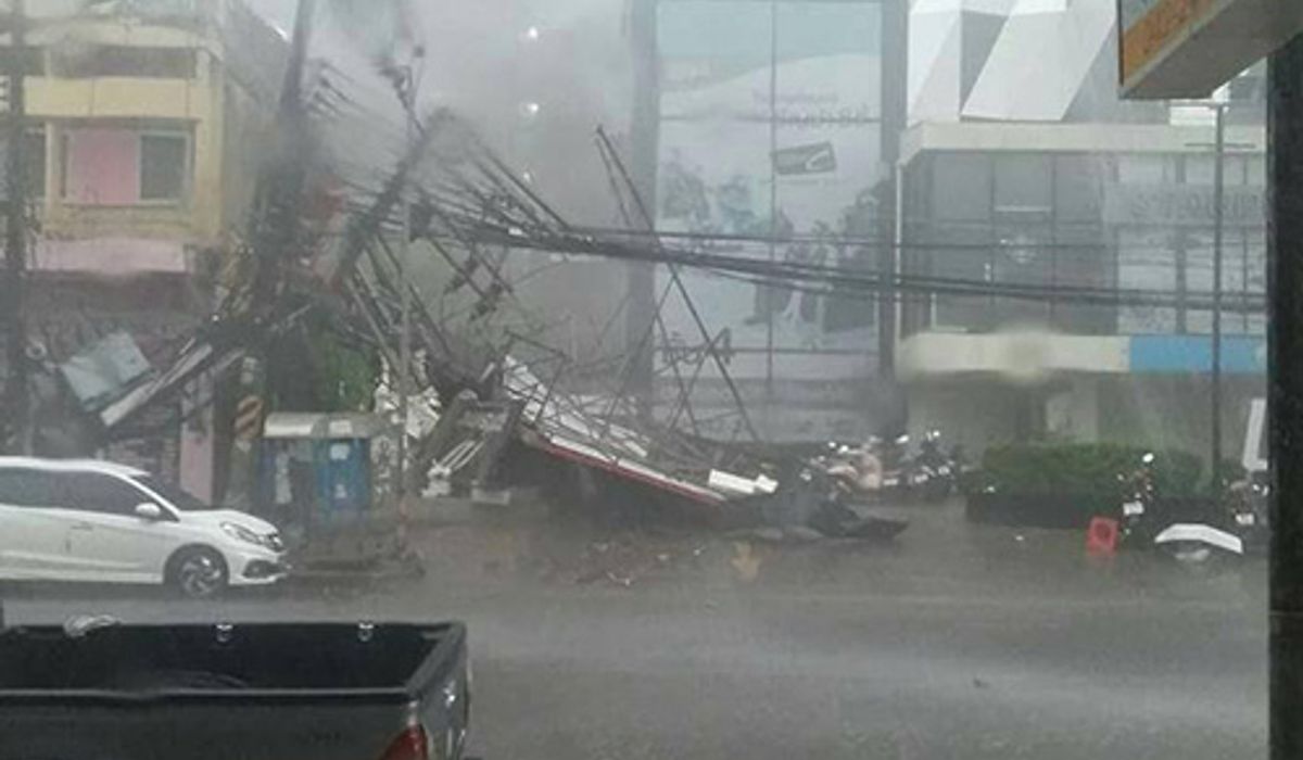 พายุถล่มอุดรฯสนามบิน-รพ.ไฟดับทั่วเมือง