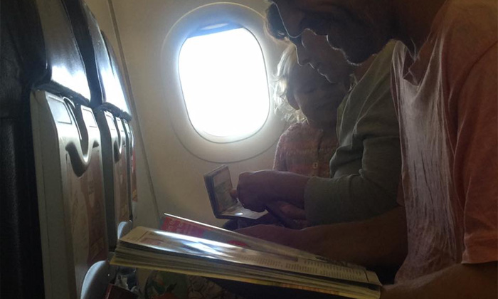 ฝรั่งสอนบทเรียนให้ลูกบนเครื่องบิน อ่านแล้วต้องยิ้มตาม