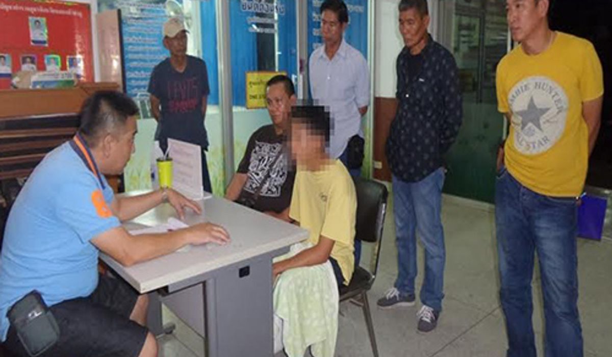 หนองบัวลำภูเด็ก14ยกพวกตีครู่อริดับมอบตัว