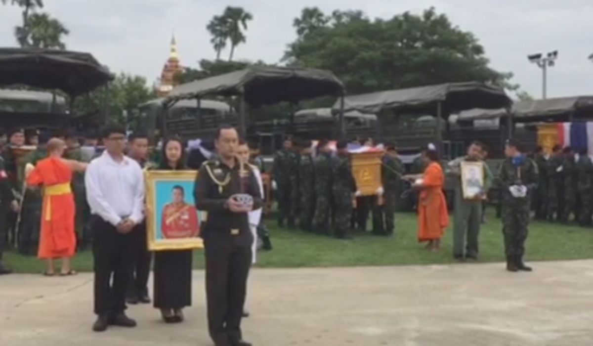 ญาติรับศพ5ทหารกล้า-ผบ.ทบ.ร่วมพิธีพระราชทานน้ำหลวง
