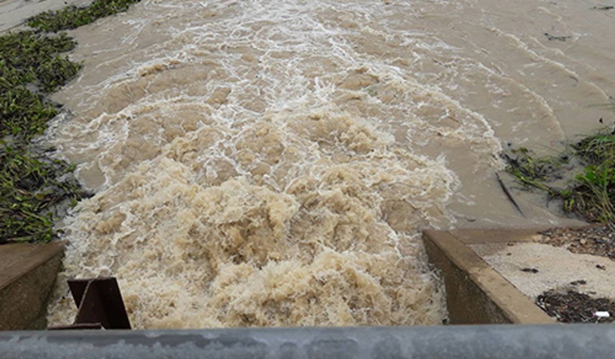 เขื่อนวังร่มเกล้าอุทัยฯเร่งระบาย-ผันน้ำหวั่นท่วม