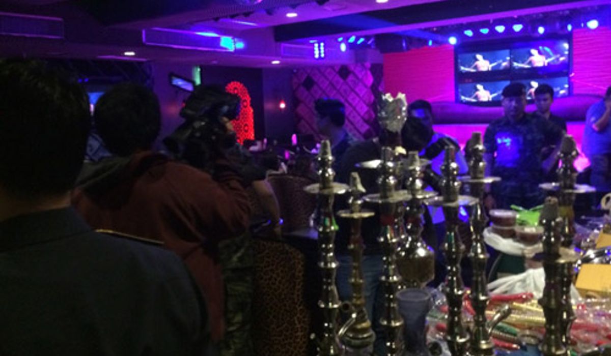 ทหารบุกจับ3ผับย่านทองหล่อเปิดเลยเวลา-บารากุอื้อ