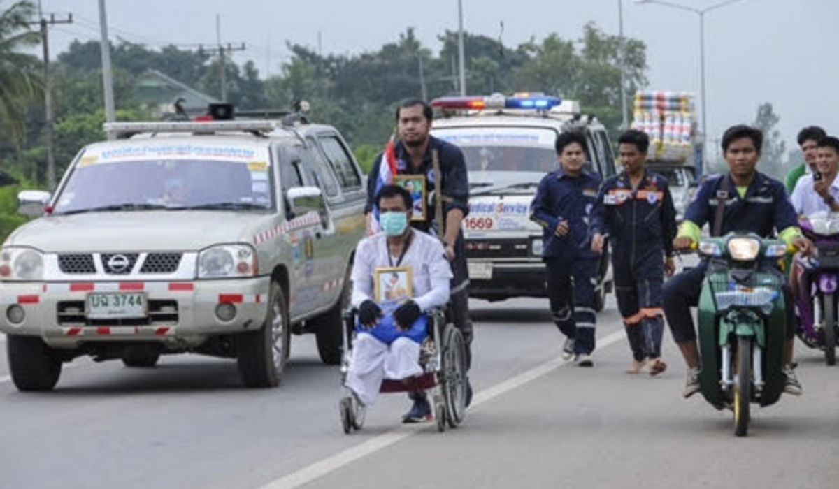 พสกนิกรทั่วไทยร่วมกิจกรรมอาลัยพ่อแห่งแผ่นดิน