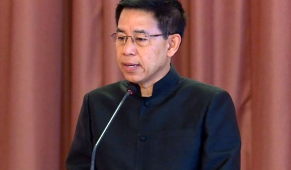 นายกฯลุยจัดระเบียบรถตู้10ล้อบรรทุกเกินทำถนนพัง