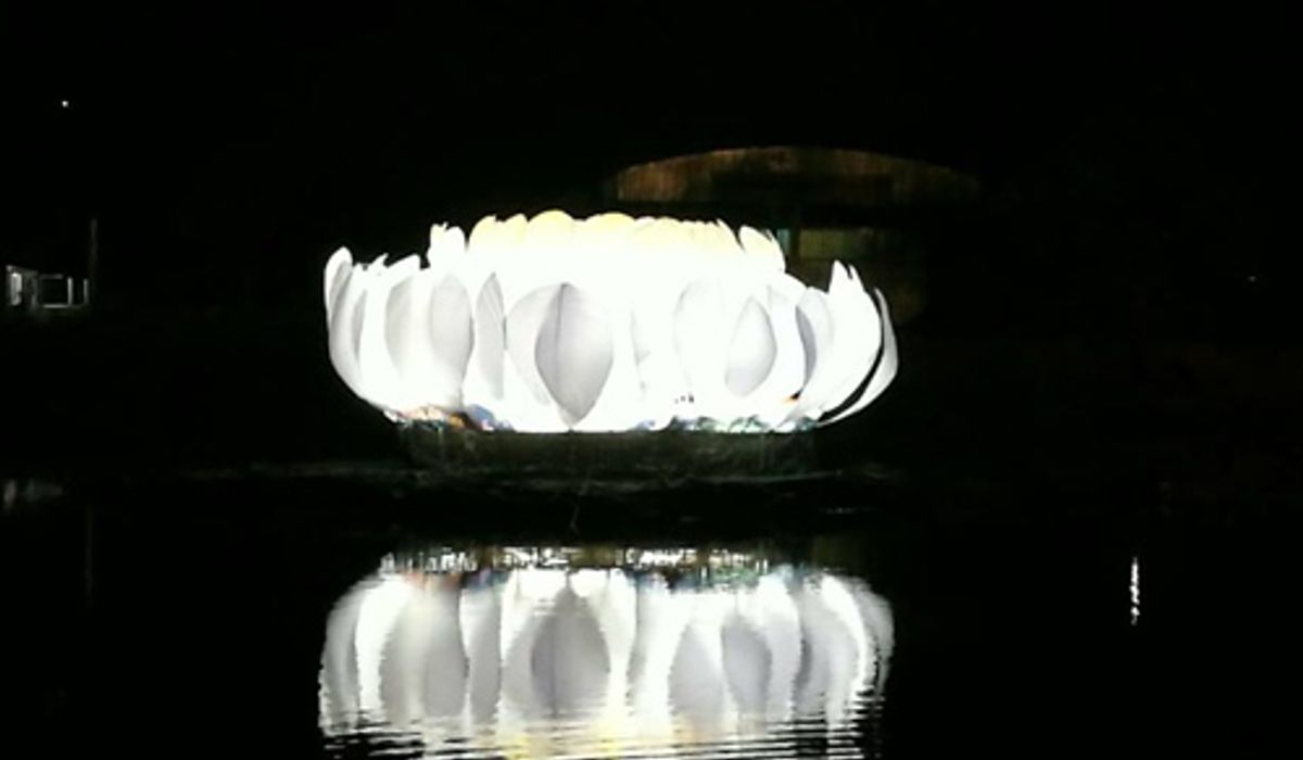 วัดหางแขยงจ.ชัยนาททำกระทงสีขาวไว้อาลัยในหลวง