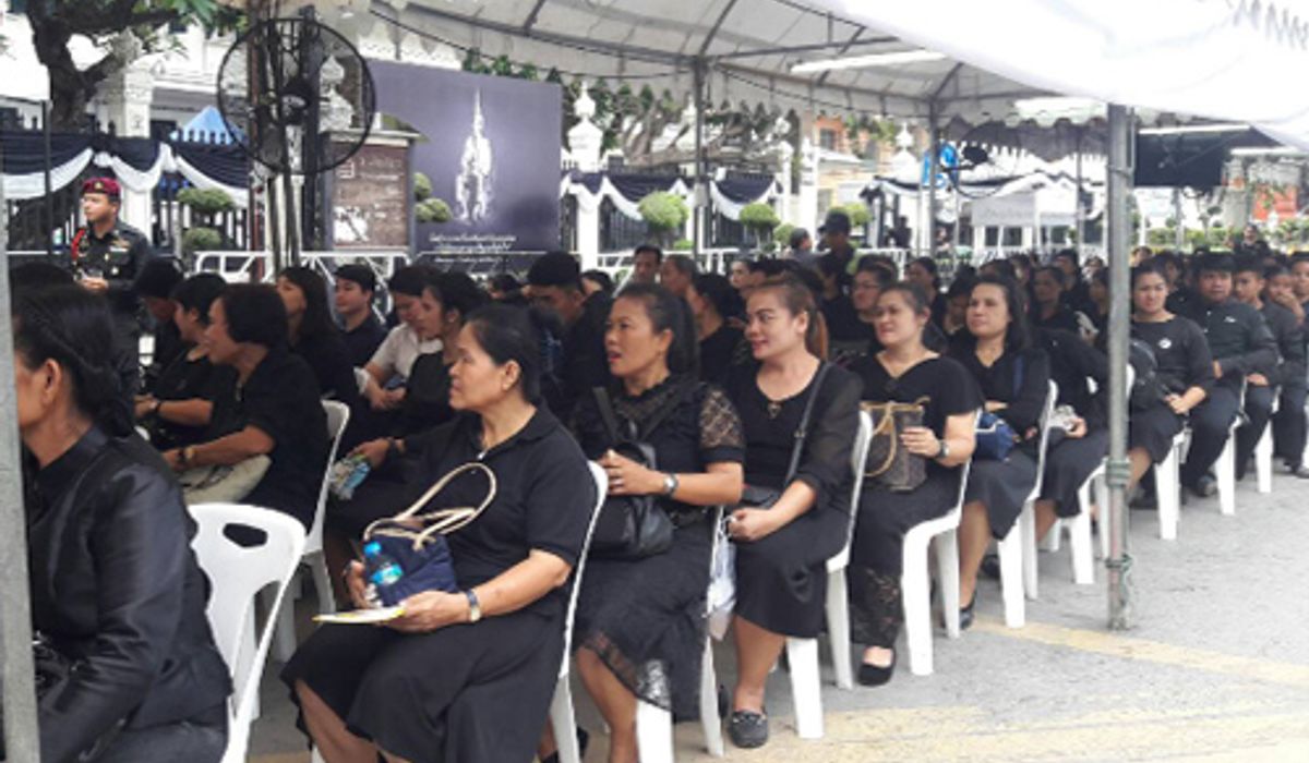 ปชช.ยังต่อแถวรอเข้าถวายบังคมพระบรมศพ