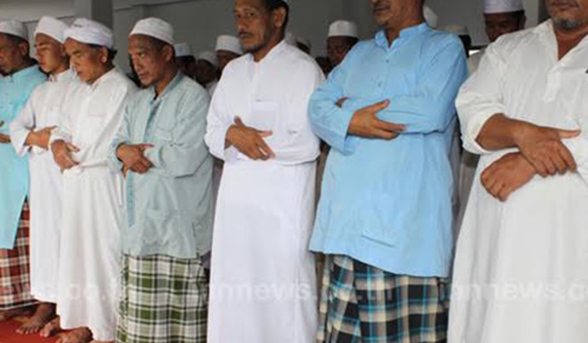 ไทยมุสลิมละหมาดขอดุอาอ์แด่พระเจ้าอยู่หัวร.10