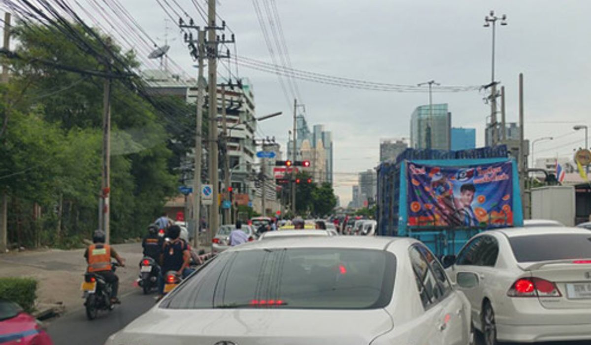 รัชดาฯรถติดหลังเริ่มรื้อสะพาน-ลาดพร้าวหยุดนิ่ง