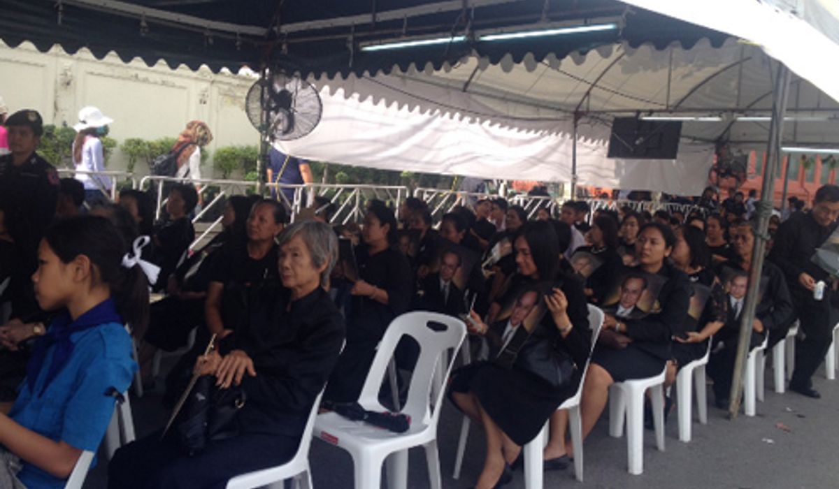 ปชช.เข้ากราบพระบรมศพแน่น-คนเมียนมาร่วมจิตอาสา