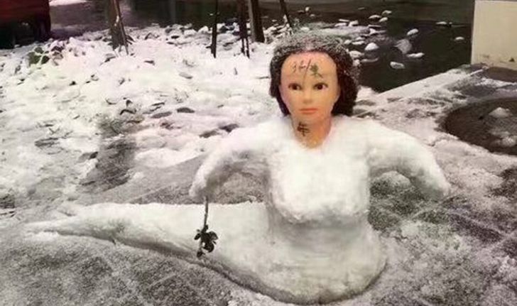 ชาวเมืองเสิ่นหยางปั่นตุ๊กตาหิมะทั่วเมือง หลังหิมะตกหนัก
