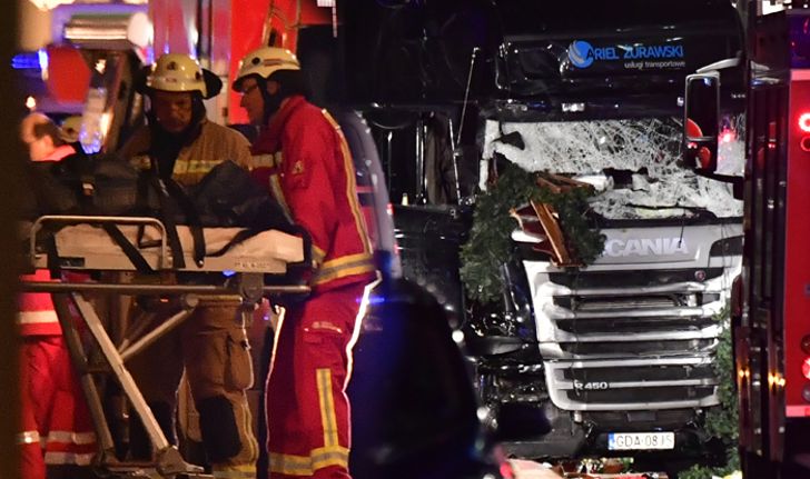 เสียชีวิตแล้ว 12 ราย    หลังรถบรรทุกพุ่งชนกลางตลาดคริสต์มาสต์  เยอรมนี