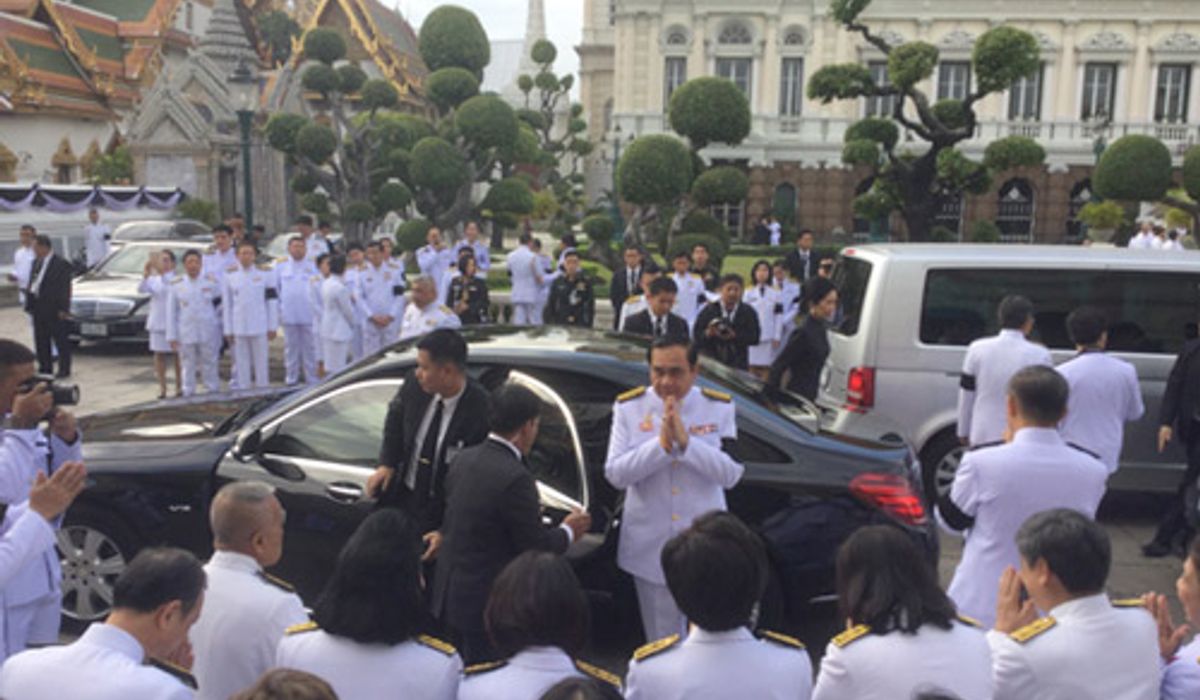 นายกฯนำครม.ลงนามถวายพระพรพระเจ้าอยู่หัวร.10