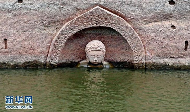 ฮือฮา! จีนพบเศียรพระพุทธรูปโบราณโผล่ในอ่างเก็บน้ำ หลังน้ำลด