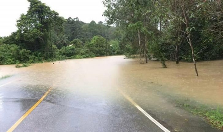 ยะลาฝนหนักน้ำเอ่อล้นตลิ่งท่วมถนน-บ้านในพื้นที่ลุ่ม