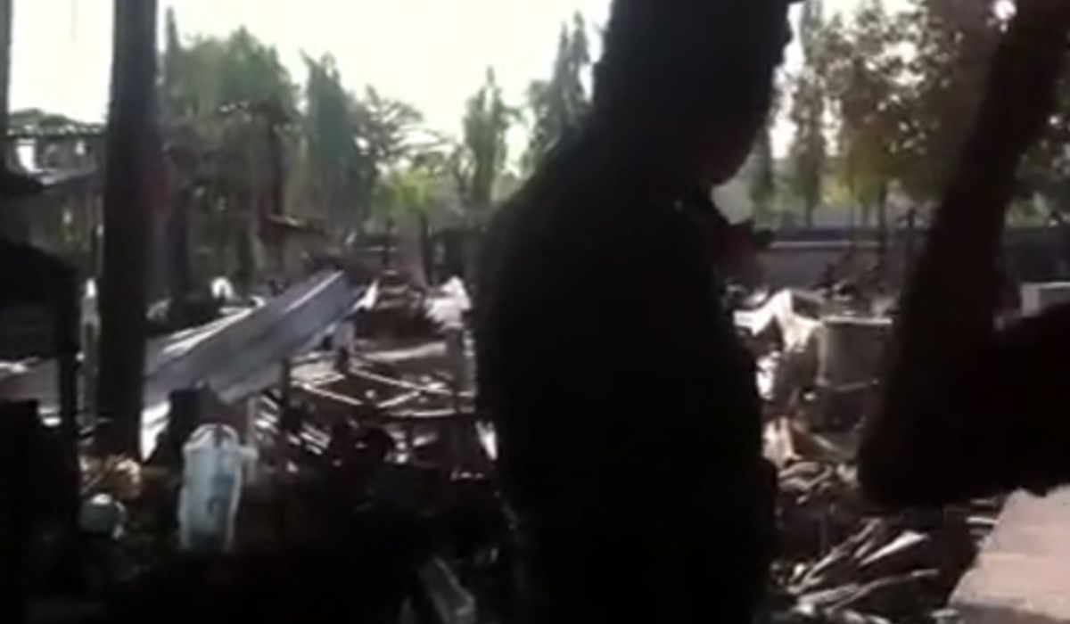 ตร.กั้นที่ไฟไหม้ชุมชนคลองวัดสะพานรอพฐ.ตรวจ