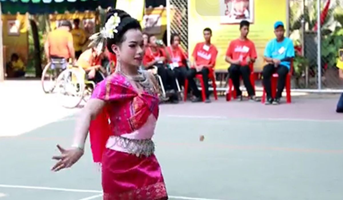 แชร์สนั่นโซเชียลหนุ่มน้อยพิการหัวใจรำไทย