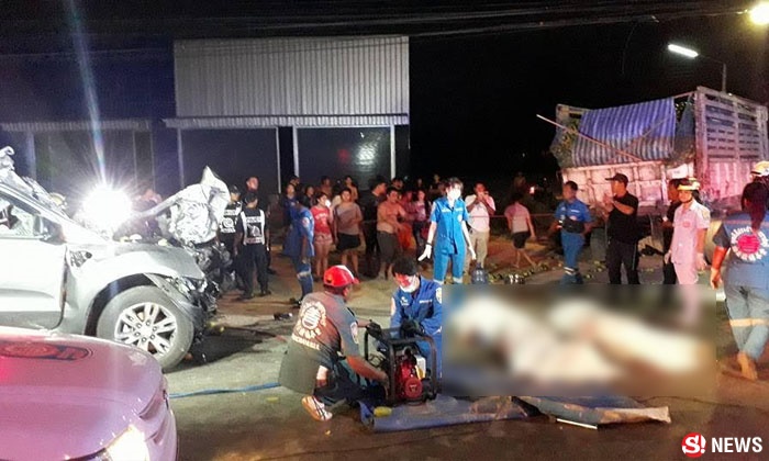 กำนันดังเมืองราชบุรี ซิ่งเก๋งชนท้ายรถบรรทุก ดับคาที่ 2 ศพ