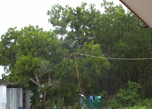 ฝนถล่มเชียงราย-เมืองคอนหลังคาสะพานลอย,บ้านพัง