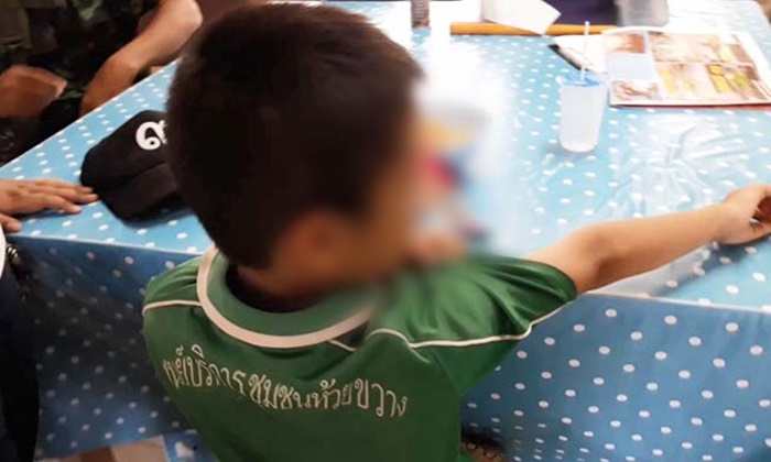 เด็กชาย 8 ขวบ ถูกพ่อเลี้ยงโหด ทุบตี-ใช้บุหรี่จี้ ซ้ำจับกดน้ำ