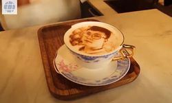 เหมือนเป๊ะ ร้านกาแฟในปักกิ่งเปลี่ยนใบหน้าคุณให้เป็นลาเต้อาร์ต