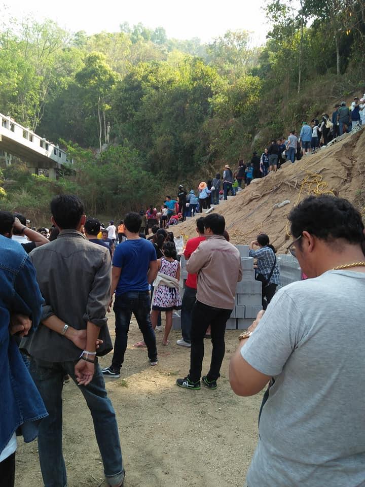 พระสร้างบันได วัดเขาตะแบก