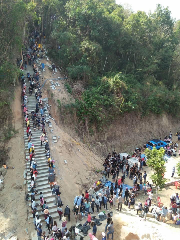 พระสร้างบันได วัดเขาตะแบก