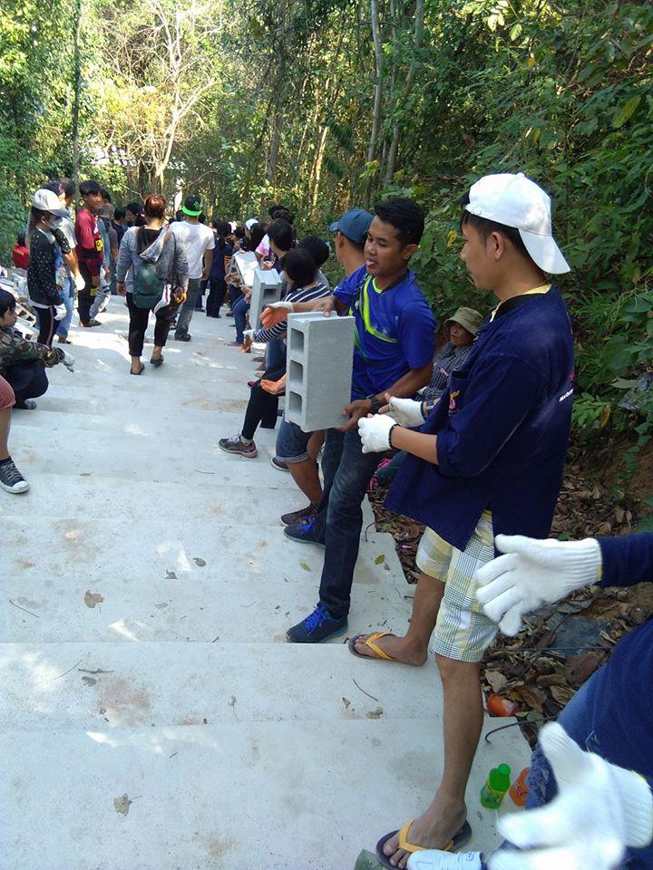 พระสร้างบันได วัดเขาตะแบก