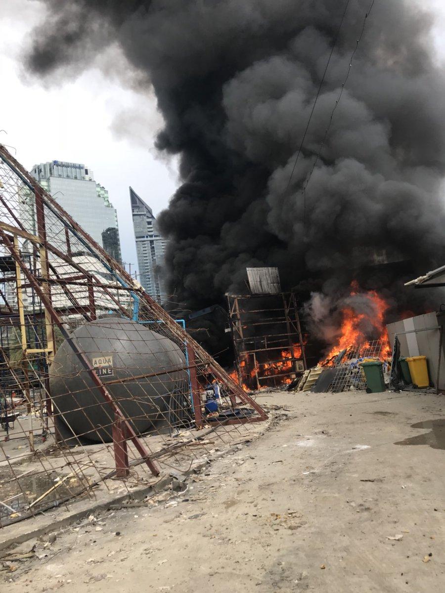 ไดโนซอร์ แพลนเน็ต ไฟไหม้