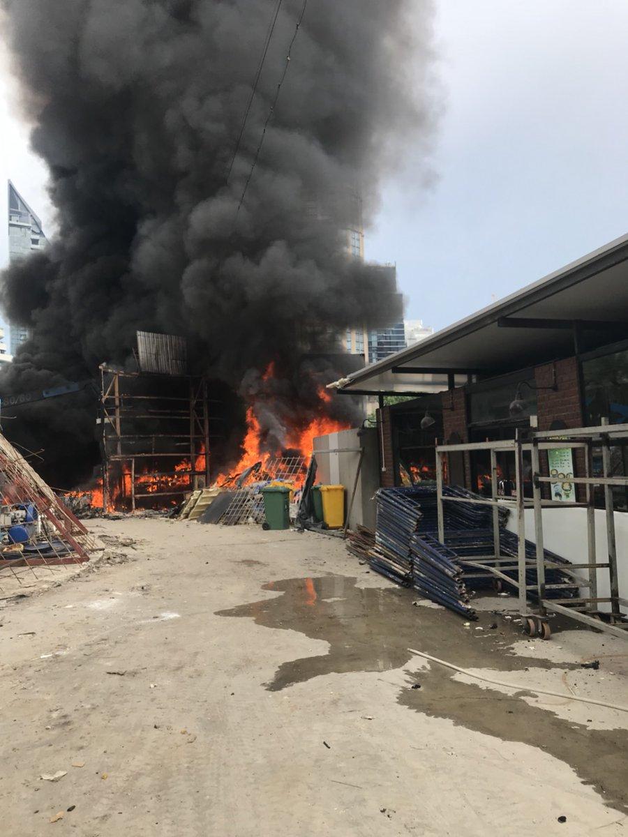 ไดโนซอร์ แพลนเน็ต ไฟไหม้