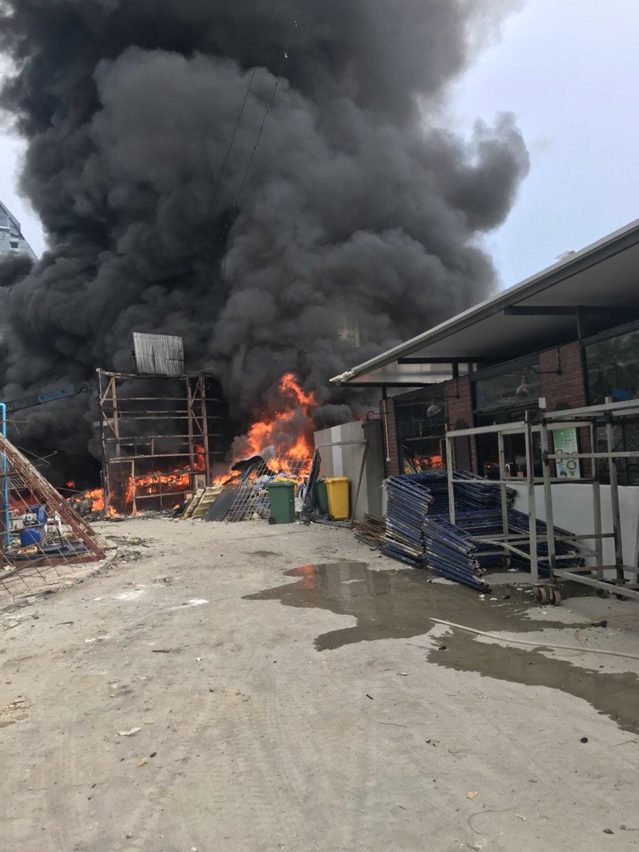 ไดโนซอร์ แพลนเน็ต ไฟไหม้