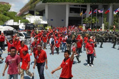 เสื้อแดง13