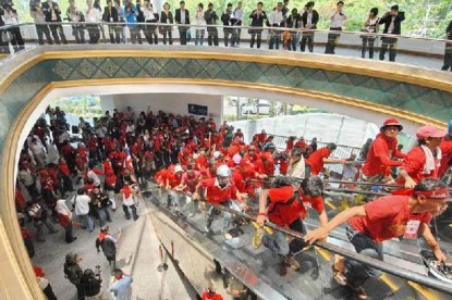 เสื้อแดง8