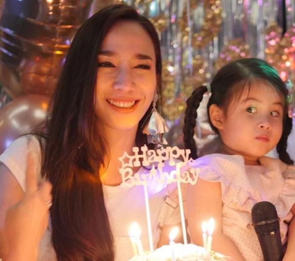 อั้ม พัชราภา กับหลานรัก น้องมายู