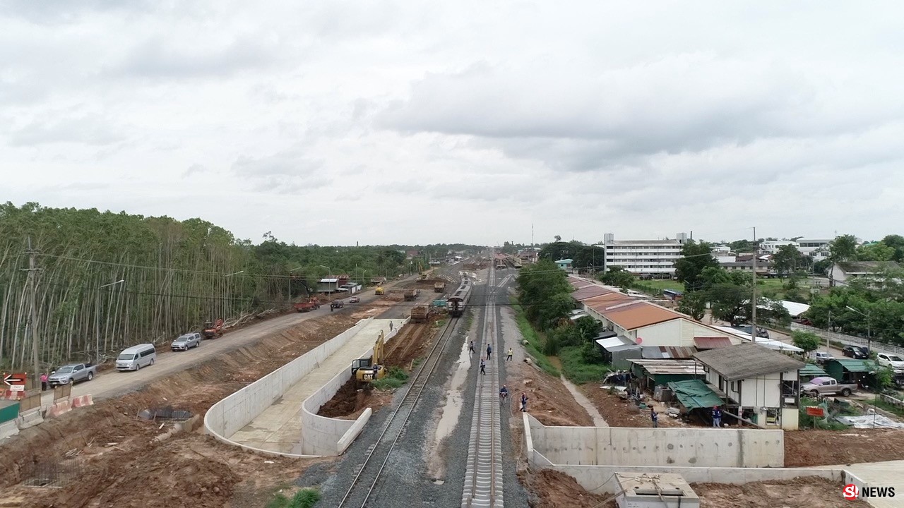 ผู้ว่าฯ ขอนแก่น ลุยสำรวจอุโมงค์ทางรอดรถไฟทางคู่ เร่งช่วยเหลือบรรเทาทุกข์ชาวบ้าน