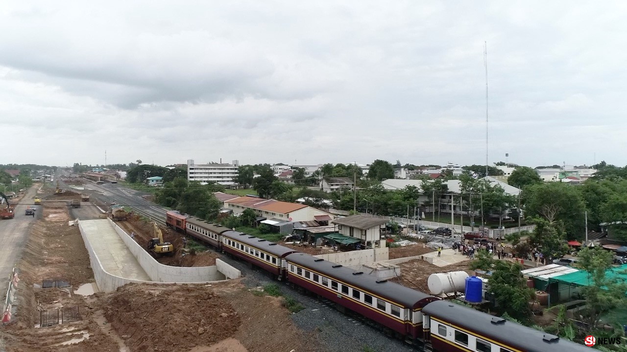 ผู้ว่าฯ ขอนแก่น ลุยสำรวจอุโมงค์ทางรอดรถไฟทางคู่ เร่งช่วยเหลือบรรเทาทุกข์ชาวบ้าน