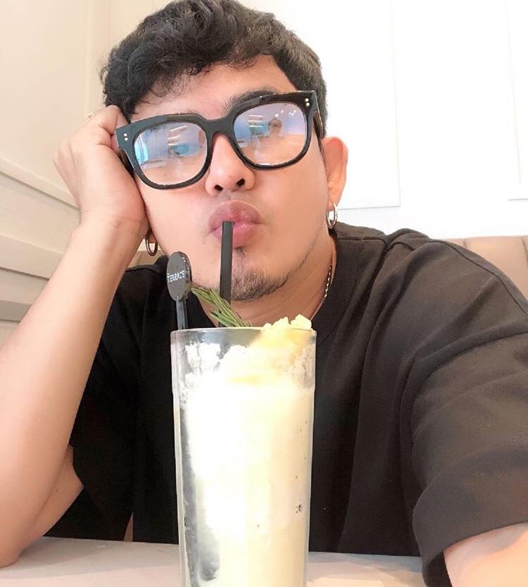 พชร์ อานนท์