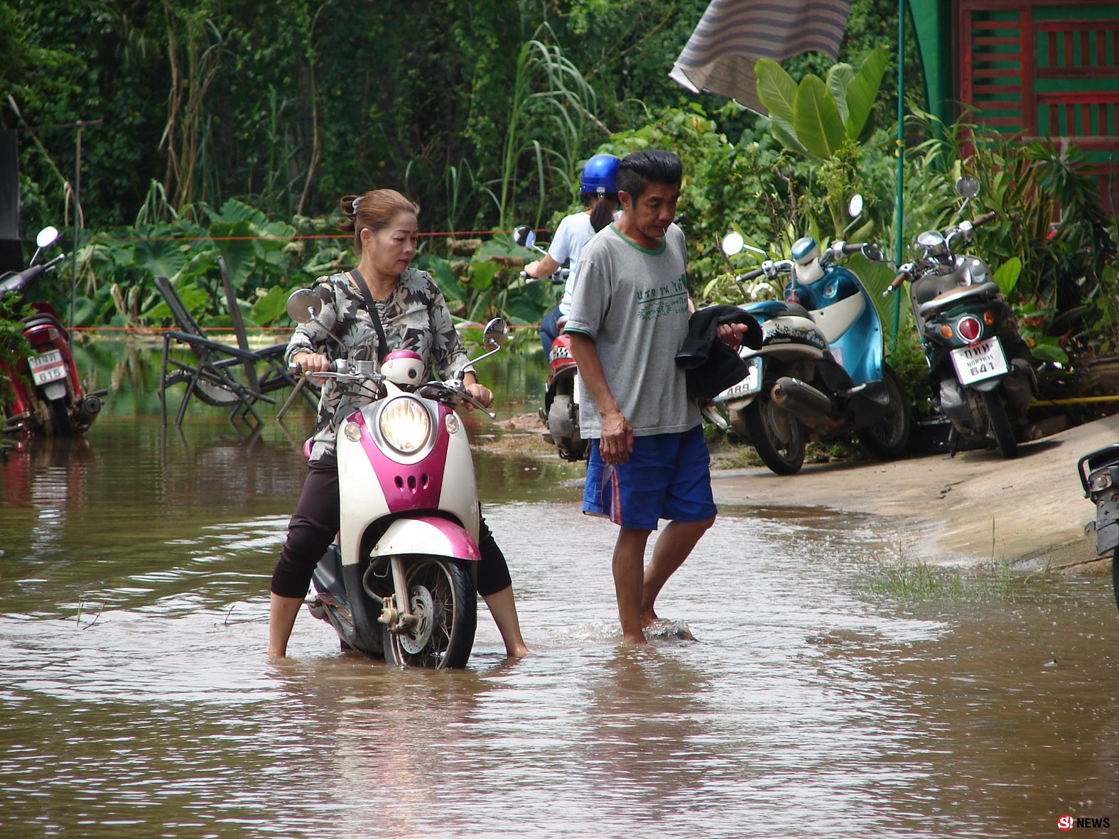มวลน้ำระลอกแรก-วิกฤตน้ำโขงสูงท่วมทะลักแล้ว 20 บ้านราษฎรริมปาก “ลำห้วยมุก”