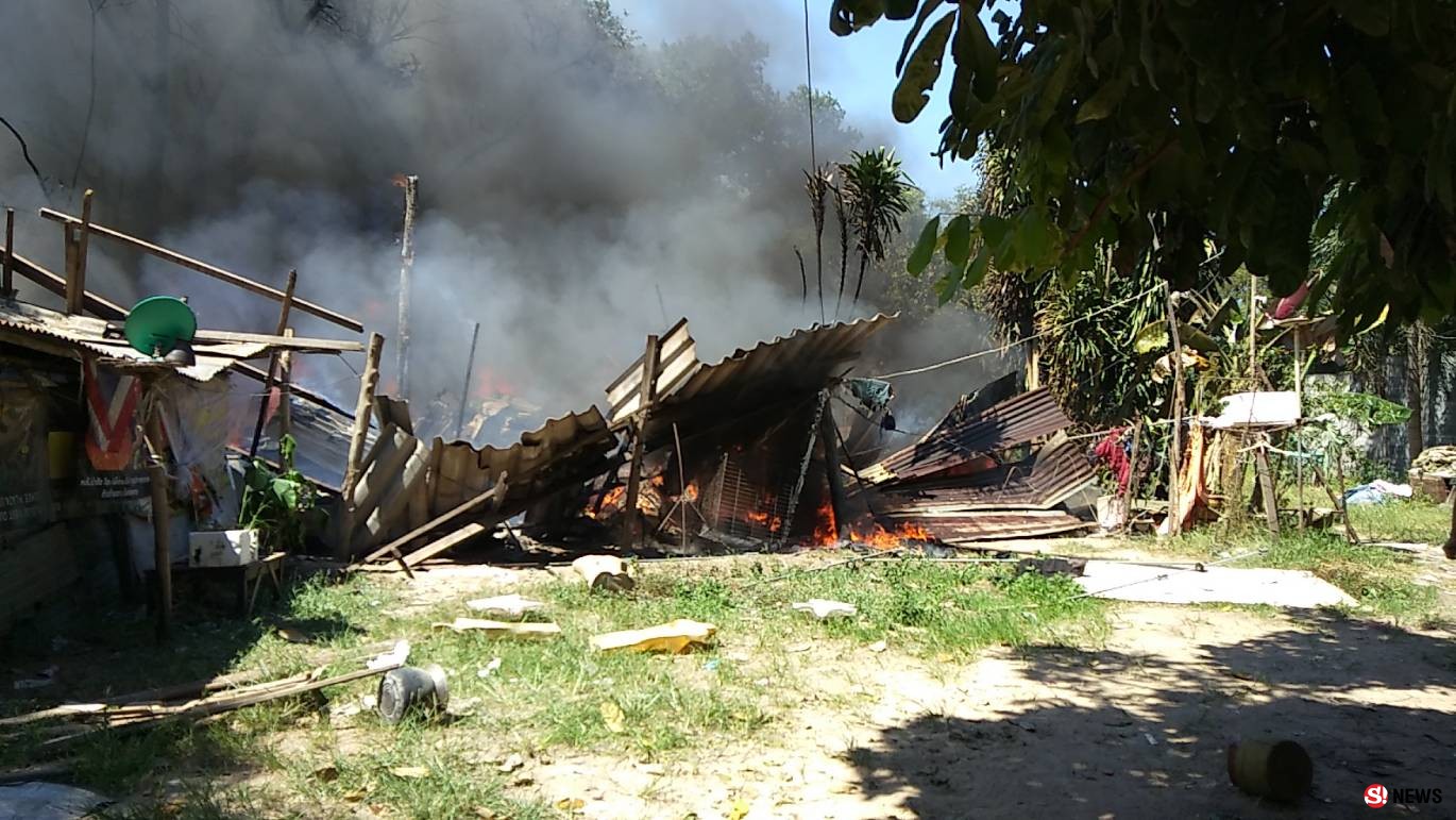 เพลิงไหม้แคป์ลมแรงลุกลามหลายหลังยายชราขนของหนีตายวุ่น