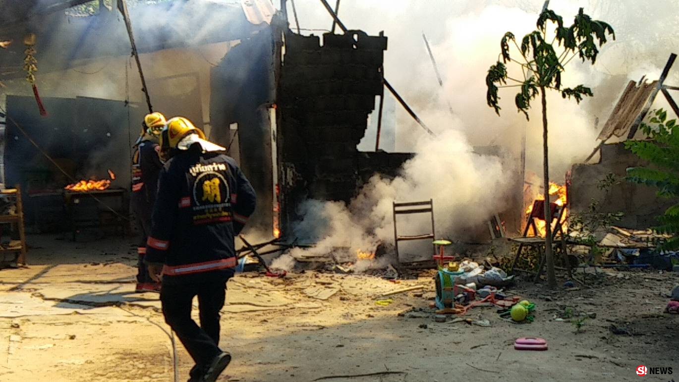 เพลิงไหม้แคป์ลมแรงลุกลามหลายหลังยายชราขนของหนีตายวุ่น